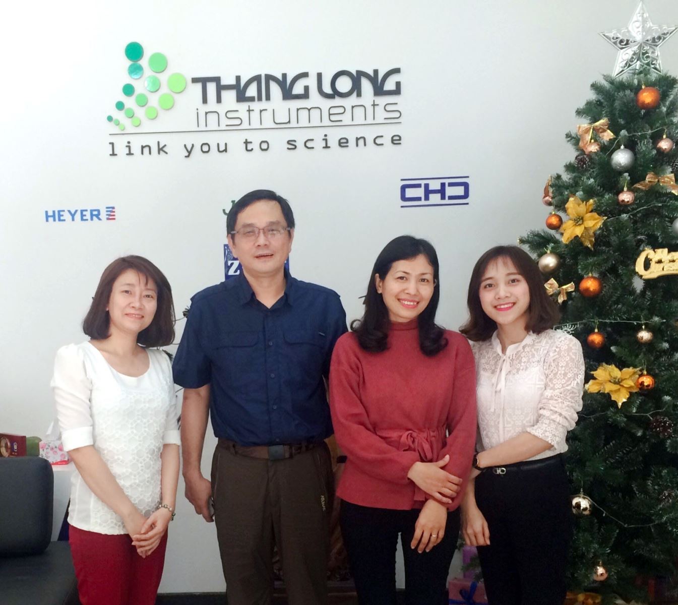Giám đốc quản lý Chao Ming Pu đến thăm và chúc tết  Công ty Thang Long Instruments