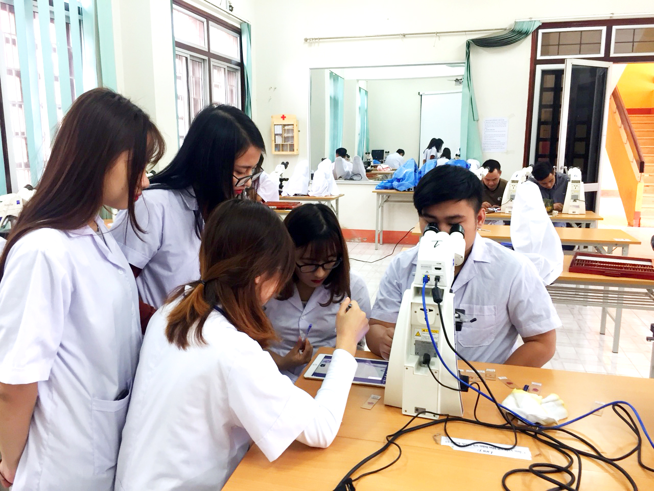 Chương trình Demo kính hiển vi tại Đại Học Sư Phạm Thái Nguyên và Đại Học Y Dược Thái Nguyên